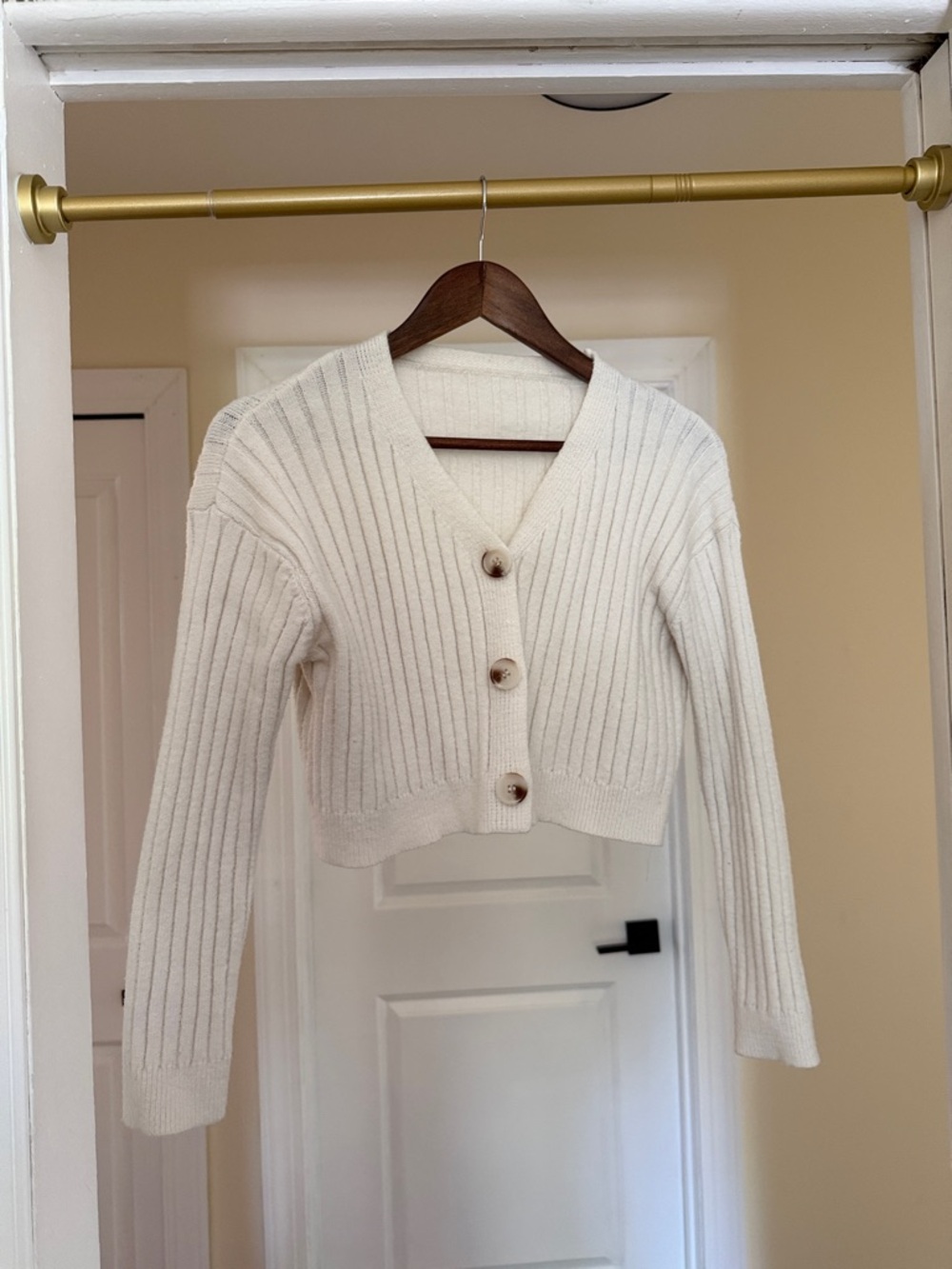 Cropped Rib Knit Button-Front Sweater Cardigan - Cream